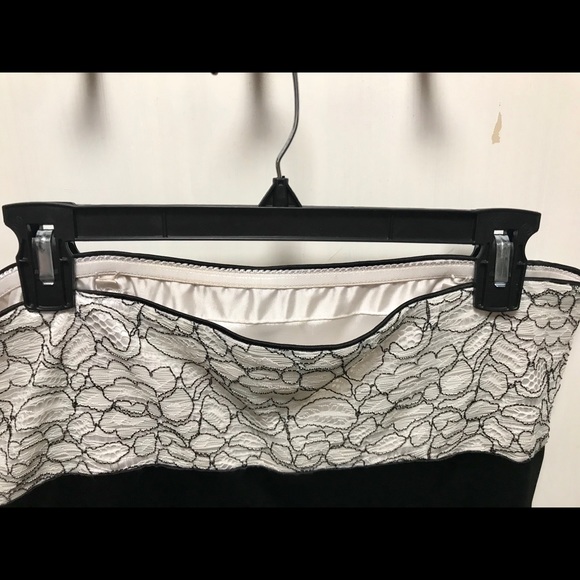 Lace dress - Picture 4 of 6